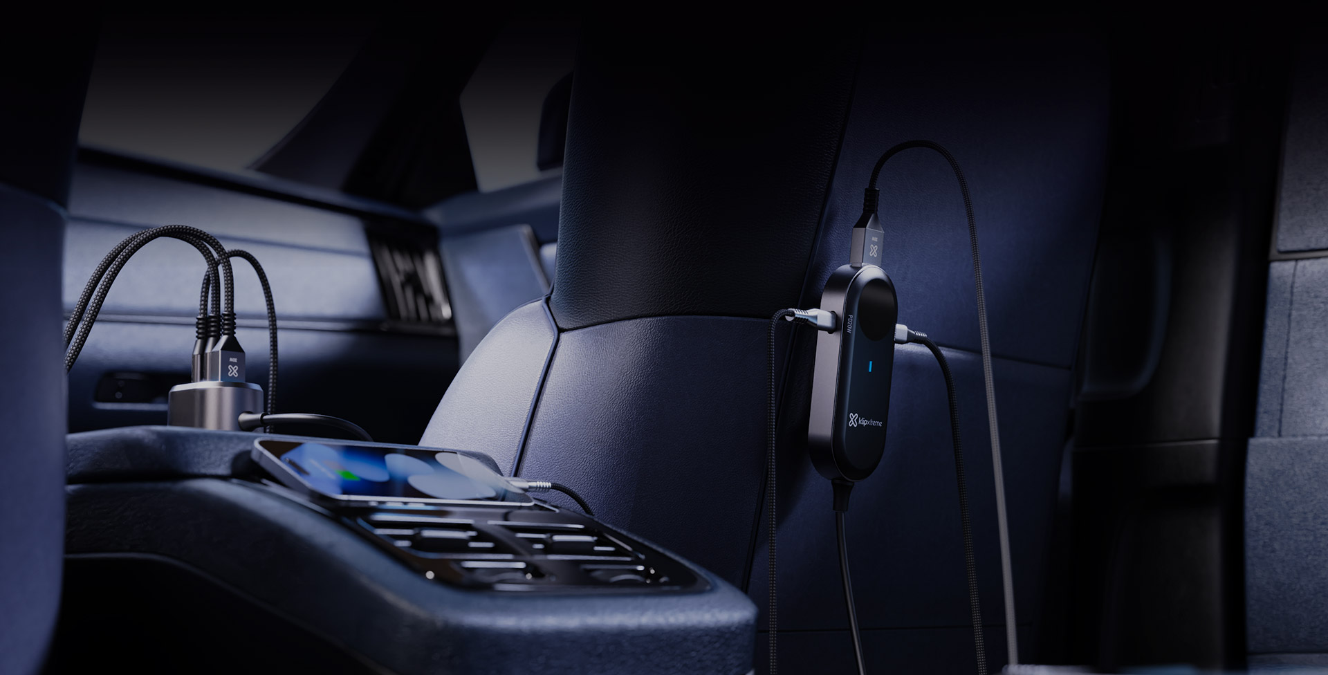 Asiento delantero, asiento trasero: todos cargados.