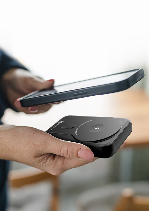 PowerMag 10000 | Portable magnetic power bank compatible with
